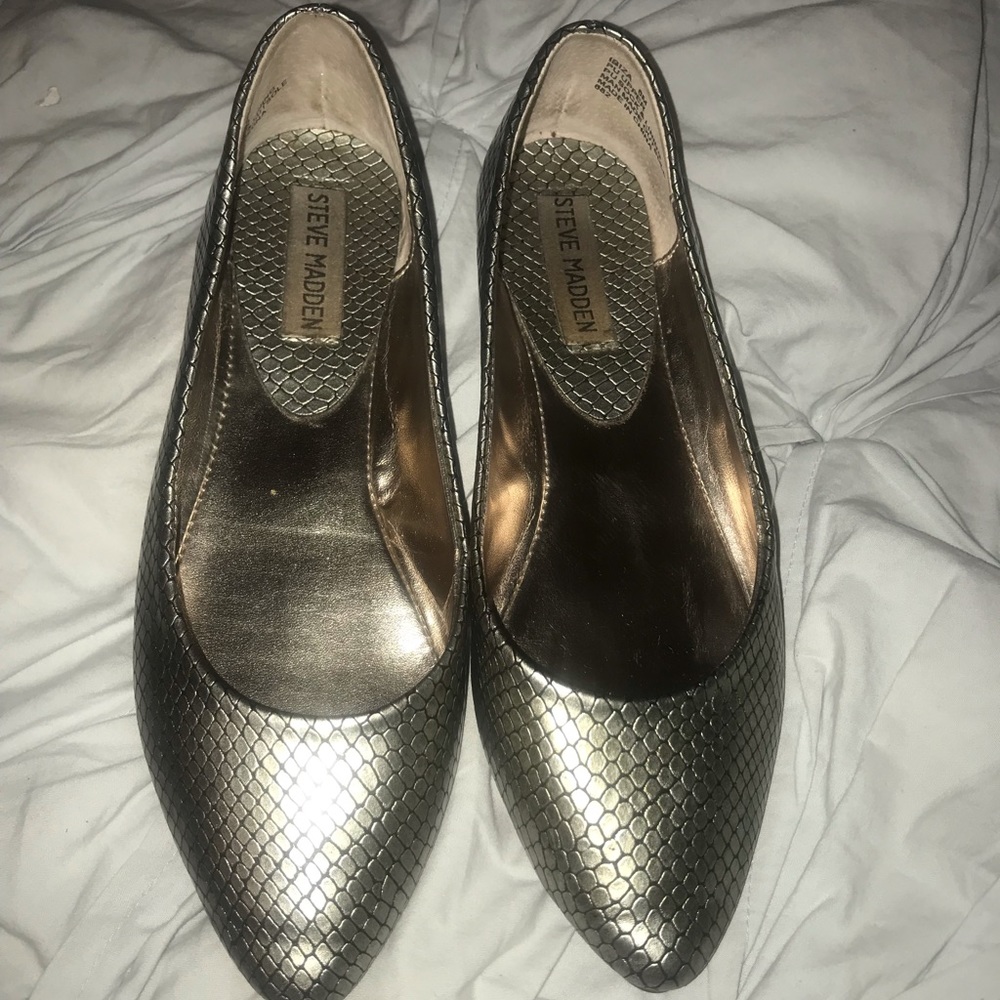 Steve Madden Silver faux snakeskin pointed flats